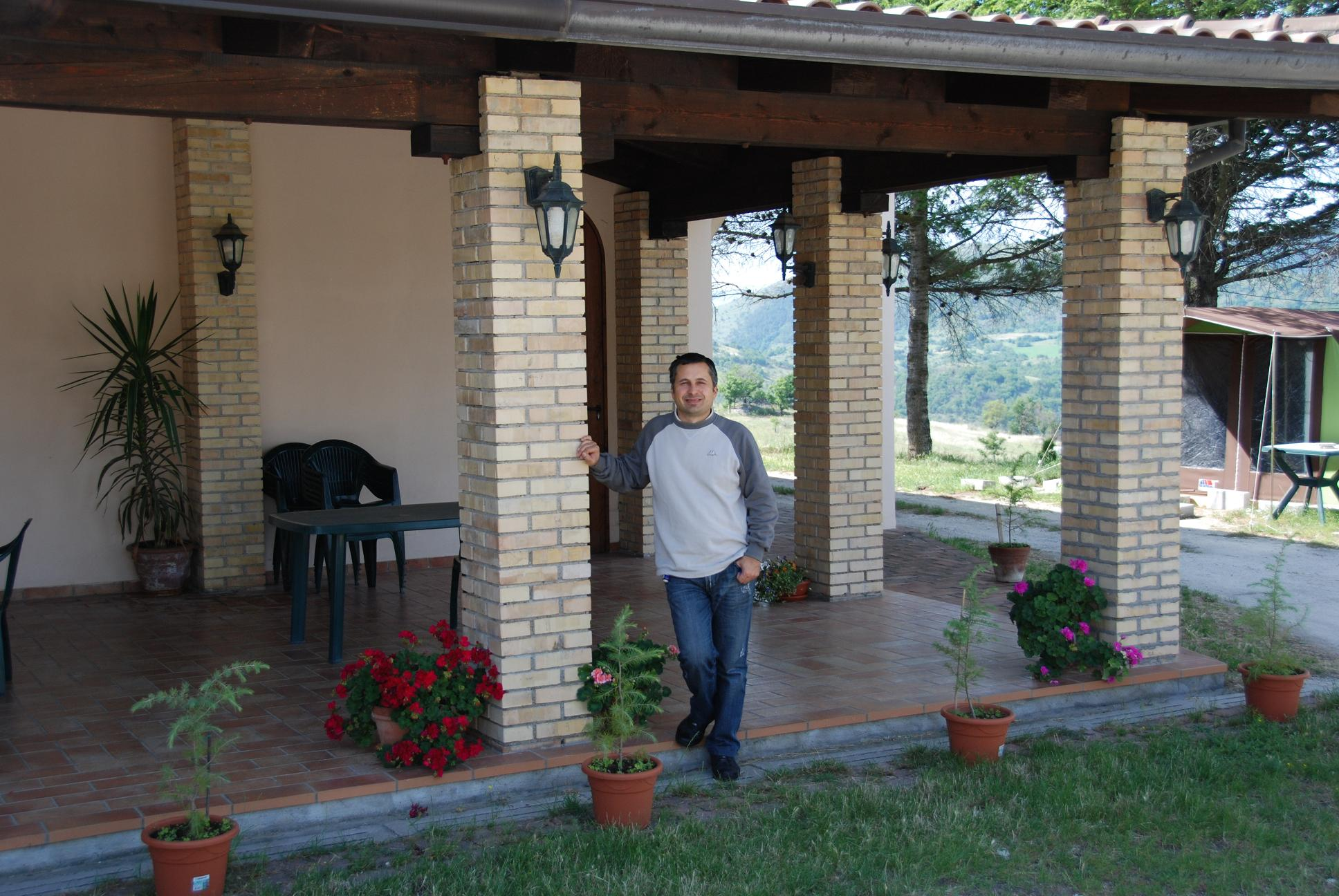 Master in front of the Agriturismo