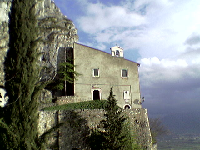 Eremo di Sant' Onofrio a Morrone (vista laterale)