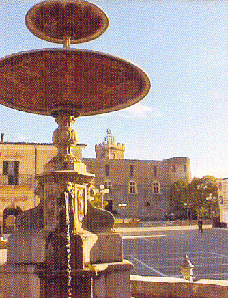 Fontana e Castello Piccolomini