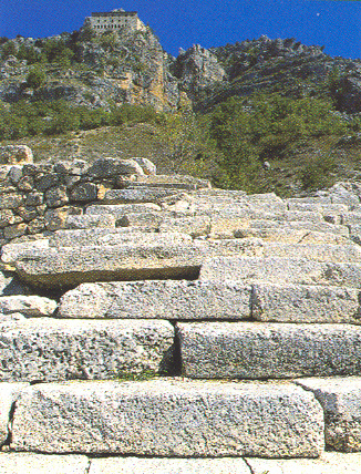 Scalinata di accesso al tempio italico di Ercole Curino